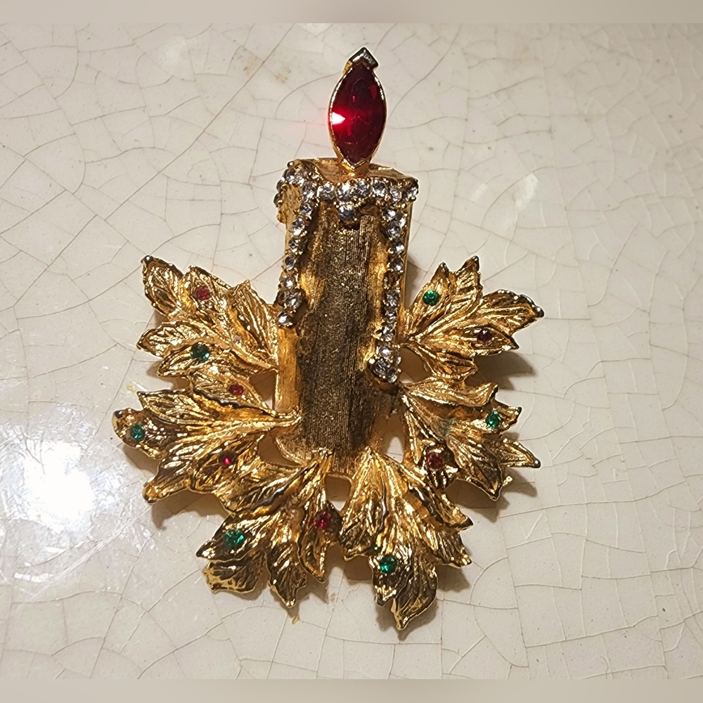 Vintage high designed holiday gold candle  stone flame and winter leaves brooch